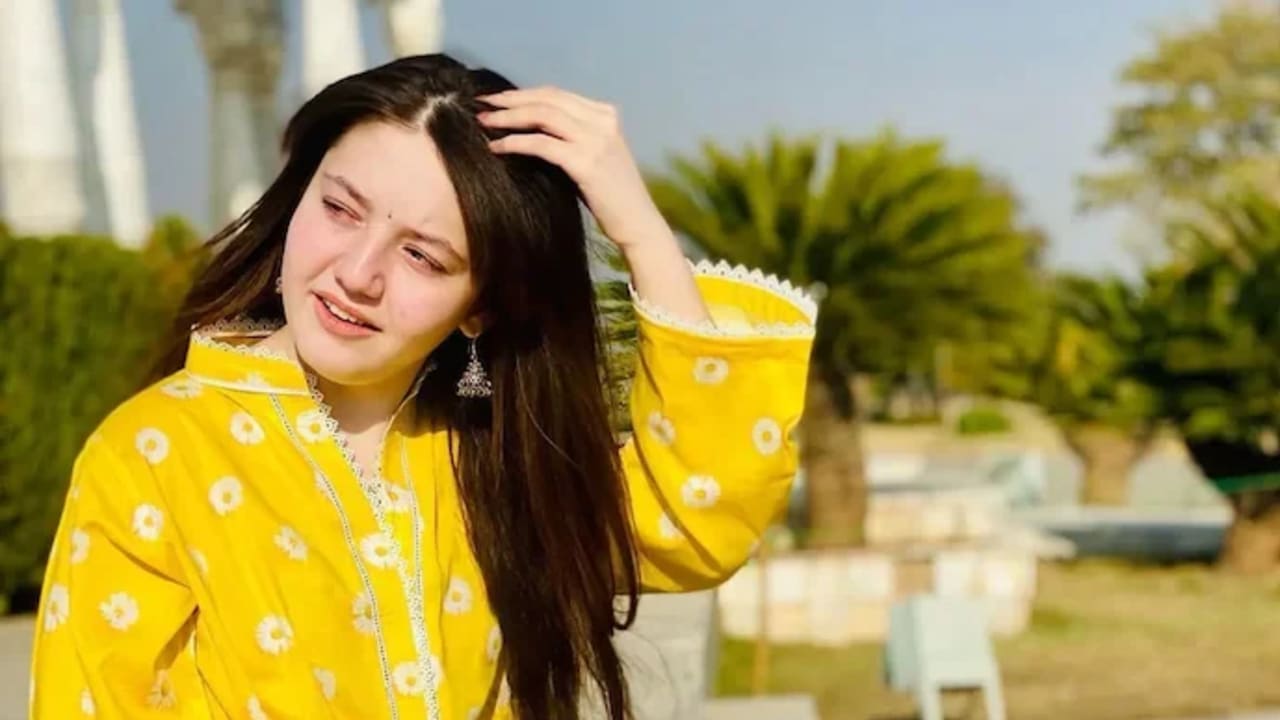 sana yousaf tik toker